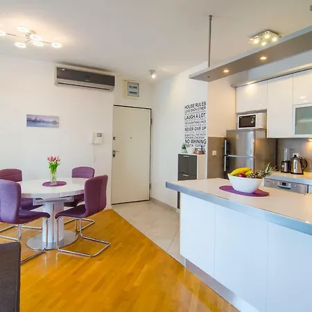 Sinisa Apartment Split